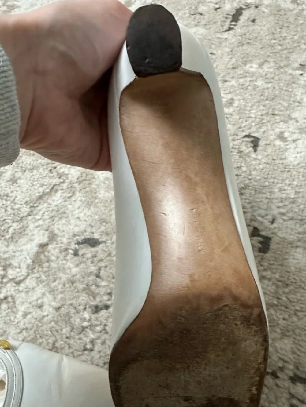 Vintage Salvatore Ferragamo White Heels - Low Kitten Heel - Retro Office Pumps - Picture 14 of 16